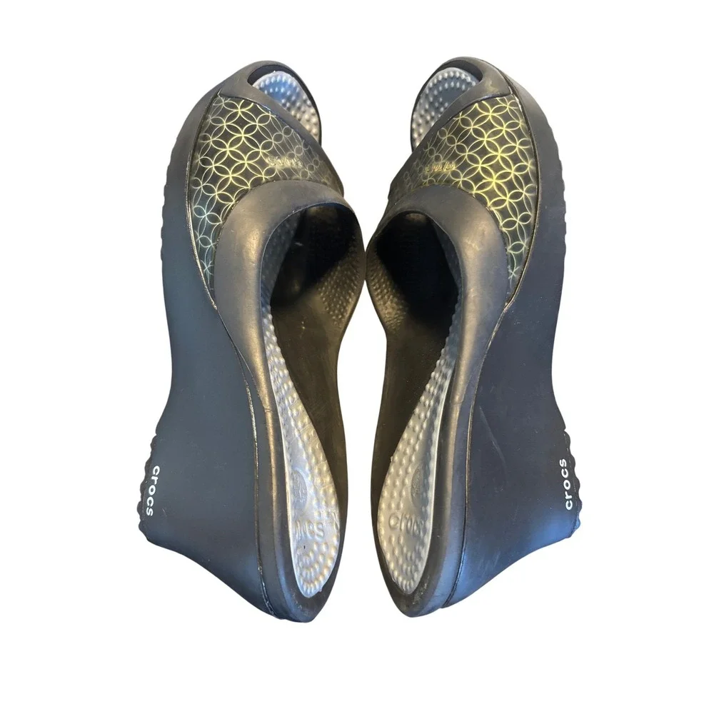 Crocs Wedge Sandals Sassari 7 Black Geometric Pattern Open Toe Slip On